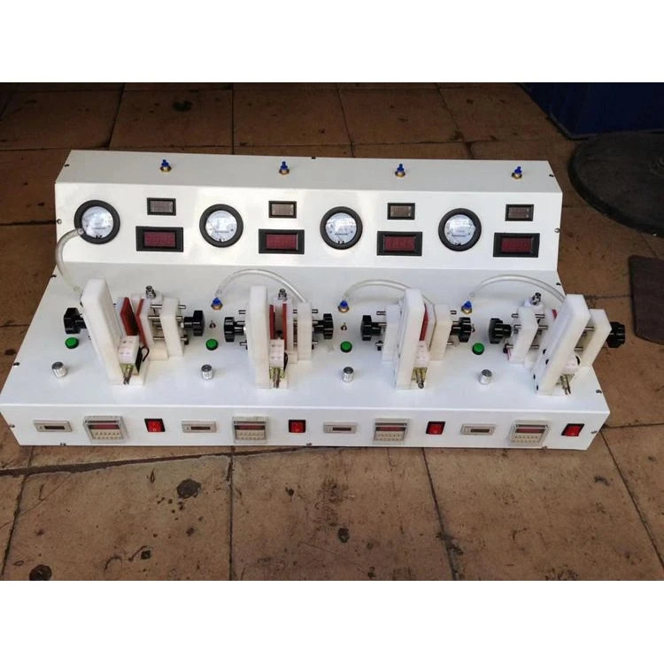 Fyra stations patron batteristav testmaskin